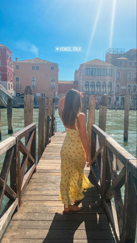 Venice Italy Summer Outfits, Venice Italy Instagram Story, Venice Outfits Spring, Venice Italy Outfit Autumn, Venice Inspo Pics, Venice Summer Outfit, Venice Italy Aesthetic Outfit, Venice Instagram Story, Venezia Photo Ideas