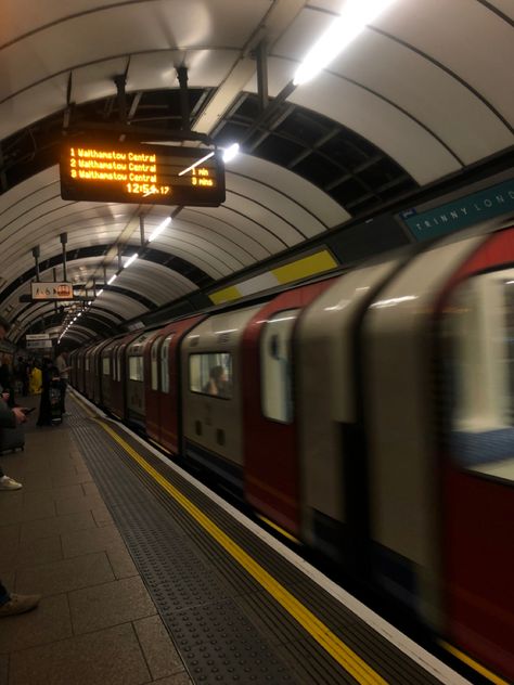 London Subway Aesthetic, London Train Station Aesthetic, London Train, Uk Train Station, London Metro, British Train Station, England Train Station, Future Aesthetic, London Dreams