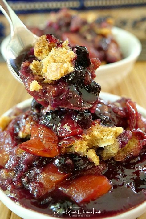 Nectarine Blueberry Crisp is a perfect summer dessert, loaded with blueberries and nectarines. #bakedfromscratch #dessertfoodrecipes #yummy #sweettooth #greatgrubdelicioustreats Over Ripe Nectarine Recipes, Peach Blueberry Crisp, Blueberry Crunch, Berry Crisp Recipe, Nectarine Recipes, Crisp Topping, Blueberry Crisp, Peach Blueberry, Fruit Crisp