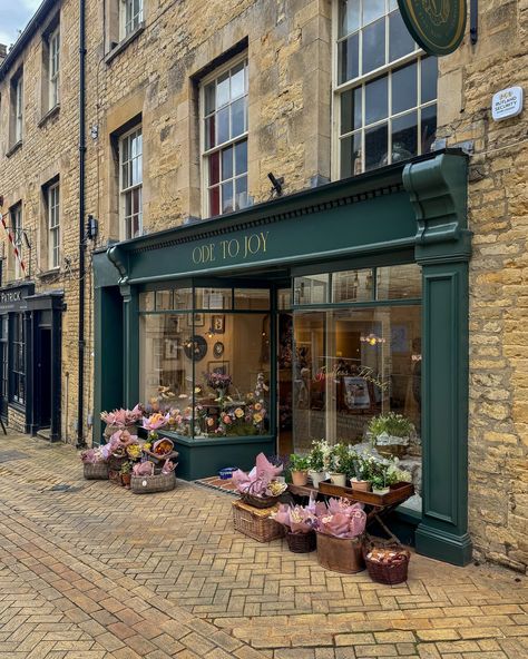 British House, British Cottage, French Aesthetic, Building Photography, English Architecture, French Flowers, Georgian Architecture, Environmental Graphic Design, Shop Fronts