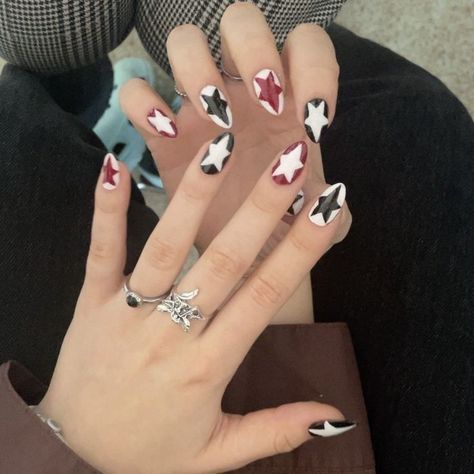 Star Nails Y2k Red And Black, White And Red Star Nails, Star Nails Red And Black, White Red Black Nails, Nails Red Black White, Black Red Nail Art, Red White And Black Nails Design, Black White Red Nails, Black Red White Nails