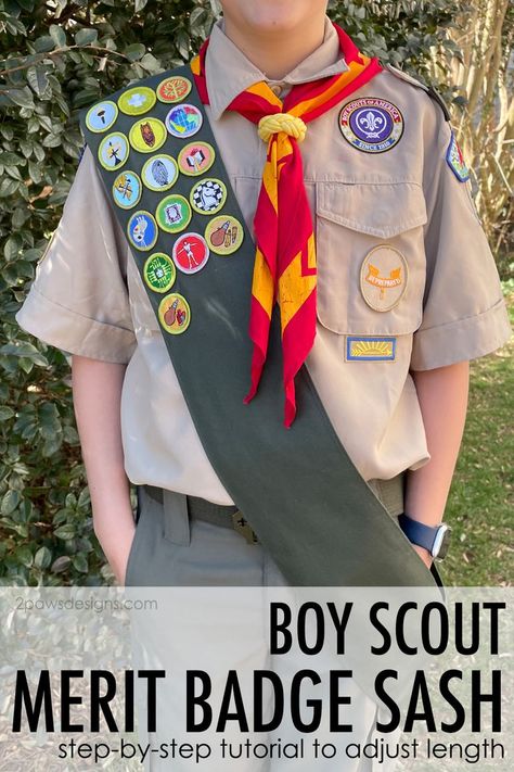 As your child grows through Boy Scouts, help their merit badge sash "grow" with them! This step-by-step tutorial explains how to easily alter a sash that will fit from year to year. Diy Scout Sash, Boy Scout Costume, Boy Scout Sash, Camp Badges, Boy Scout Activities, Girl Scout Sash, Boy Scouts Merit Badges, Bandanas Diy, Scouts Bsa