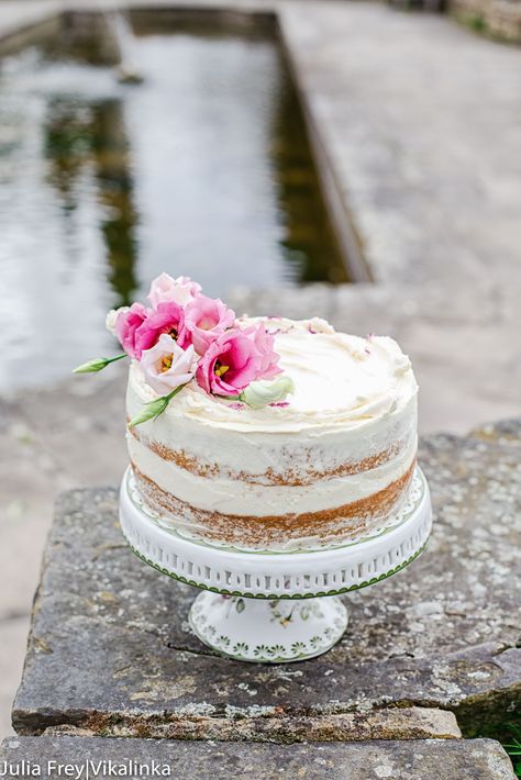 Cake With Mascarpone Cream, Cake With Mascarpone, Two Layer Cakes, Birthday Cake For Mom, Single Tier Cake, Daisy Cakes, Birthday Cake With Flowers, Mascarpone Cream, Fresh Flower Cake