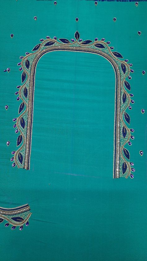 Aari Work Silk Thread Design, Latest Simple Aari Thread Work Blouse Designs, Aari Thread Work Blouse Designs, Latest Fashion Blouse Designs, Simple Saree Blouse Designs, Magam Work Designs, Stitching Classes, Work Blouse Designs, Peacock Embroidery Designs