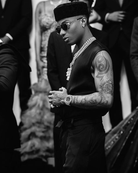 Wizkid Photoshoot, Wizkid Wallpaper Iphone, Wizkid Wallpaper, Outfits Recreation, Tablet Medicine Snap, All Black Fit, Medicine Snaps, Iconic Artists, Fela Kuti