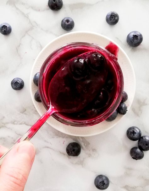 Easy Blueberry Sauce - Eats Delightful How To Store Blueberries, Blueberry Sauce Recipe, Cornstarch Slurry, Blueberry Compote, Blueberry Sauce, Easy Blueberry, Frozen Blueberries, Lemon Blueberry, Slice Of Bread