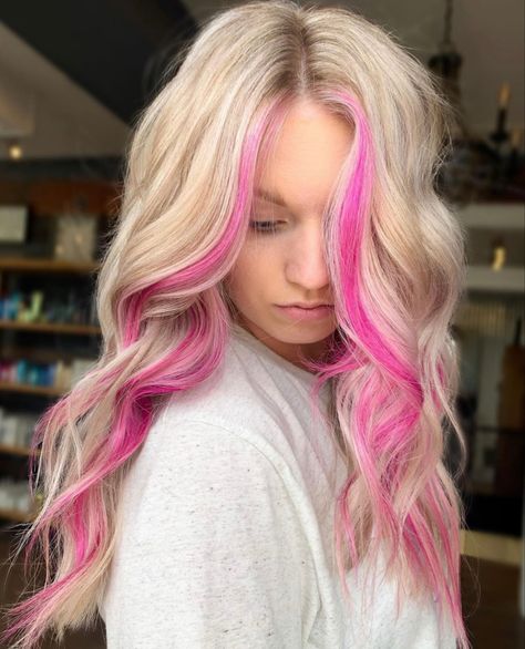 Hair Face Frame Layers, Streaks In Blonde Hair, Pink Streaks In Blonde Hair, Hair Streaks Blonde, Face Frame Layers, Blonde Hair Bright, Blonde And Pink Hair, Balayage Pink, Dyed Hair Ideas