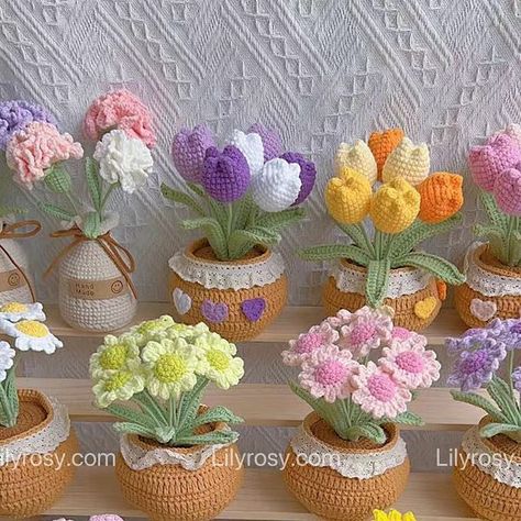 Flowers For Mothers Day, Crochet Flower Pot, Crochet Vase, Crochet Bouquet, Crochet Business, Beginner Crochet Projects, Mothers Day Flowers, Crochet Flower Patterns, Crochet Flower