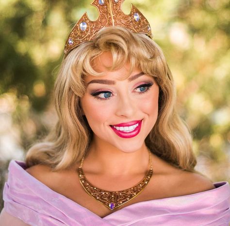 Aurora Sleeping Beauty Hair, Aurora Makeup Sleeping Beauty, Aurora Face Character, Aurora Sleeping Beauty Makeup, Aurora Makeup Look, Princess Aurora Makeup, Sleeping Beauty Makeup, Aurora Makeup, Sleeping Beauty Halloween