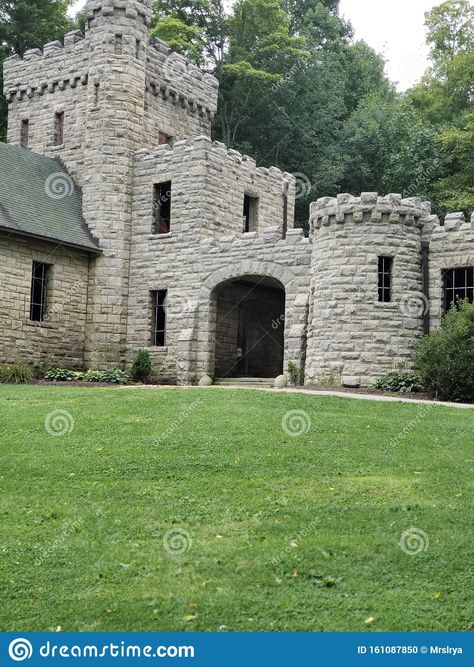 Park Background, Cleveland Metroparks, Old Mansions, Mansions For Sale, Gate House, Fall Family Photos, Fantasy Inspiration, Inspirational Images, Adventure Time