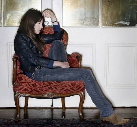 Charlotte Gainsbourg Charlotte Gainsbourg Style, Best Actress Award, Lou Doillon, Charlotte Gainsbourg, Serge Gainsbourg, Uniform Dress, French Actress, Jane Birkin, Style Crush