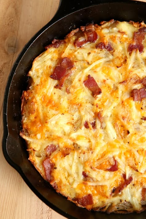 Cheesy Bacon Hash Brown Pie - Completely Delicious Butterfly Treats, Completely Delicious, Breakfast Bakes, Breakfast Party, Hash Brown Casserole, Cheesy Bacon, Breakfast Casseroles, Hash Brown, Weekend Breakfast