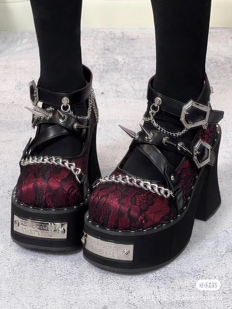 Cute Goth Shoes, Trad Goth Shoes, Goth Shoes Aesthetic, Stile Punk Rock, Dark Decora, Alt Shoes, Goth Shoes, Punk Shoes, Gothic Shoes