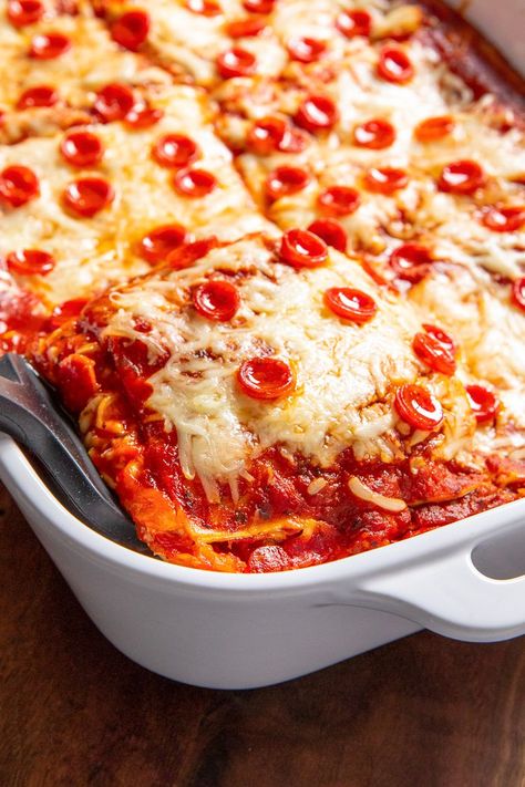 Pizza Lasagna Easy Pepperoni Pizza, Pizza Sides, Magical Words, Pizza Lasagna, Frozen Lasagna, Oven Ready Lasagna, Beef Pasta Recipes, Southern Cooking Recipes, Traditional Lasagna