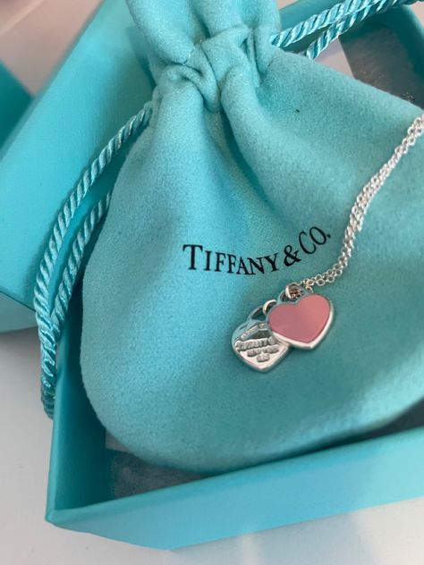 Pink Tiffany And Co, Tiffany And Co Necklace Aesthetic, Tiffany Necklace Aesthetic Pink, Tiffany And Co Necklace Pink, Tiffany And Co Pink, Tiffany And Co Necklace Heart, Tiffany Necklace Aesthetic, Tiffany Necklace Pink, Pink Tiffany Necklace