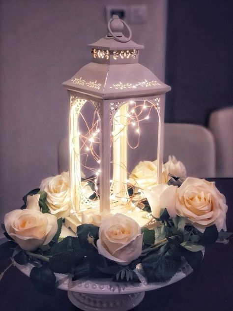 Lantern Centerpieces With Flowers, Lantern Centerpiece Wedding, Lantern Centerpieces, Wedding Lanterns, Arrangement Ideas, Flower Centerpieces Wedding, Wedding Table Decorations, Diy Centerpieces, Lanterns Decor