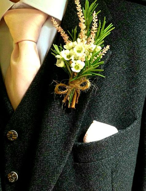 Wedding Coursage, Summer Wedding Groom, Rustic Corsage, Boutineer Wedding, Fall Wedding Style, Groom Gift From Bride, Prom Corsage And Boutonniere, Wedding Badges, Rustic Style Wedding