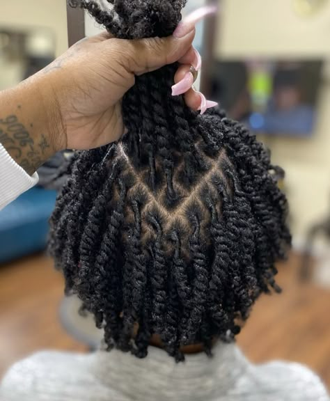 Makeup Artist Course, Short Hair Twist Styles, Hair Twists Black, Hair Threading, Parting Hair, Short Box Braids Hairstyles, Movie Makeup, Tapered Hair, Beautiful Dreadlocks