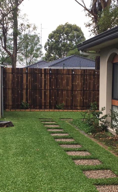 Whether you're in the Philippines or looking for a fun DIY project, explore creative ways to incorporate bamboo into your fence design. Discover the beauty of this versatile and eco-friendly material, perfect for adding a touch of nature to your backyard. #BambooFence #FenceDesign #PhilippinesOutdoor #DIYFence #SustainableLiving #BambooGarden #NaturalDesign #OutdoorSpaces #EcoFriendlyHome #BambooCrafts #GardenInspiration #GreenLiving #DIYProjects #OutdoorDecor #TropicalStyle #BambooDesigns #Hom Privacy Fence Covering Ideas, Cover Ugly Fence, Ugly Fence Cover Up, Fence Covering Ideas, Bamboo Fence Design, Fence Ideas Diy, Bamboo Fence Ideas, Bamboo Screening Fence, Privacy Backyard