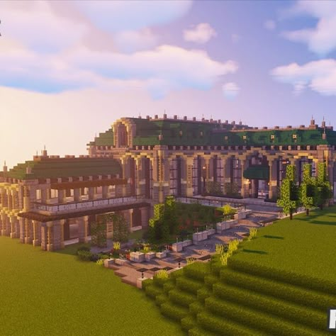 This is a great challenge for any creator in Minecraft - Green house resort. The party area is combined with a growing plant site with a magnificent arched structure. The roof is made of a dark prismarine block of special green color. The frame is made of stone blocks combined with sandstone to create contrast in color, and the walls are made of white glass. Victorian House Ideas, House Ideas For Minecraft, Minecraft Plants, Minecraft Greenhouse, Ideas For Minecraft, Minecraft Roof, Minecraft Castle Blueprints, Minecraft Starter House, Minecraft House Ideas