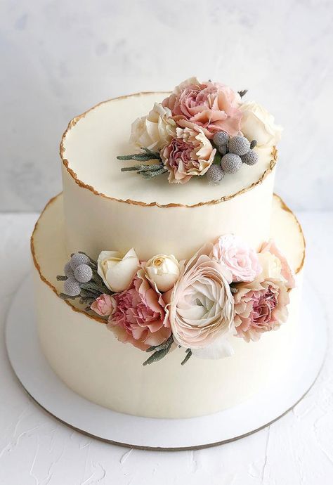 32 Jaw-Dropping Pretty Wedding Cake Ideas - Two tier white wedding cake adorned with flowers #weddingcake #cake #seminakedweddingcake Tort Special, Seminaked Wedding Cake, Turtle Wedding, Tårta Design, Spring Wedding Cake, Pretty Wedding Cakes, Wedding Cake Pictures, Torte Cupcake, Floral Wedding Cake