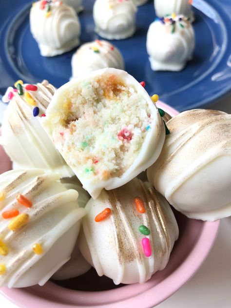 Funfetti Cake Balls, Funfetti Cake Pops, Cake Ball Recipes, Cake Ball, Chocolate Strawberry Cake, Ricotta Cake, Funfetti Cake, Cake Balls, Sauce Tomate