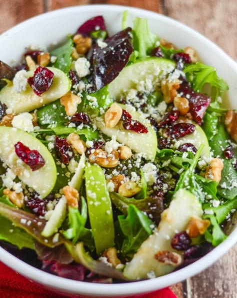 Walnut Cranberry Salad, Apple Cranberry Walnut Salad, Walnut Salad Recipe, Salad Coleslaw, Cranberry Walnut Salad, Apple Walnut, Cranberry Salad, Salad Mixed Greens, Salad Pasta