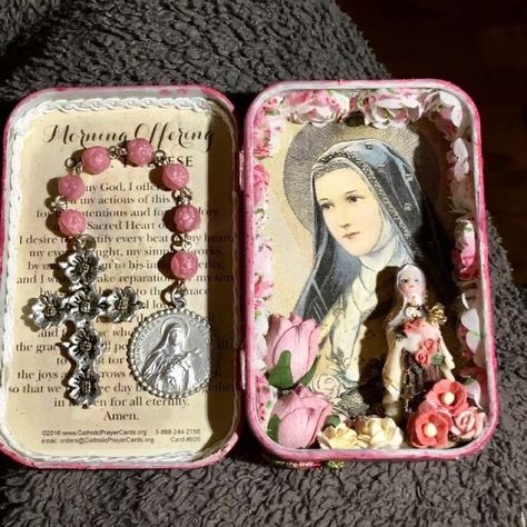 Catholic Altar, Catholic Crafts, Prayer Box, Dessin Adorable, Catholic Art, Mother Mary, Jesus Loves You, Sacred Art, Christian Music