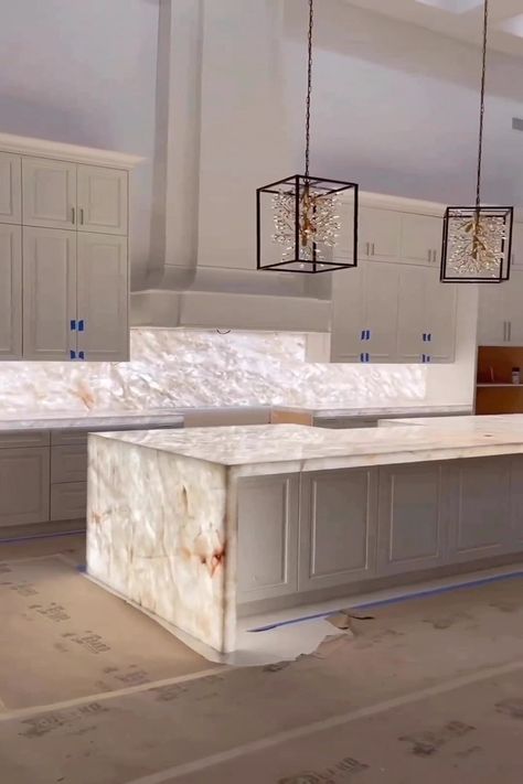 Cristallo Quartzite, Driftwood Kitchen, Quartzite Kitchen Countertops, Leathered Granite Countertops, Marble Kitchen Counters, House Building Ideas, Kitchen Island Decor, Modern Kitchen Island, Stone Kitchen