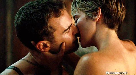 Pin for Later: 24 Movie Kisses From This Year's Movies That Can Still Rock Your World Insurgent Four (Theo James) and Tris (Shailene Woodley) may be in the middle of a war, but they still find the value in a sexy makeout. Divergent Kiss, Billy Coen, Insurgent Movie, Divergent Tris, Tris And Tobias, Divergent Four, Tris And Four, Movie Kisses, Divergent Fandom