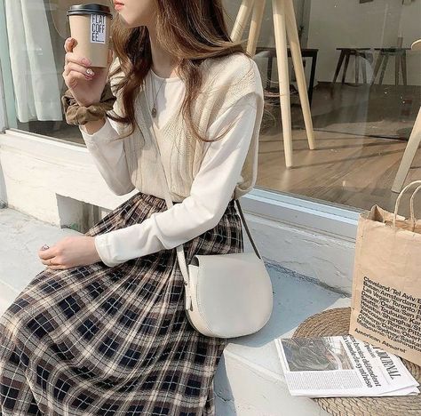 Cottage Core Fashion, Sweater Vest Outfit, Outfit Korean, Korean Girl Fashion, Aesthetic Outfit, Vest Outfits, Mode Inspo, Korea Fashion, Plaid Skirt