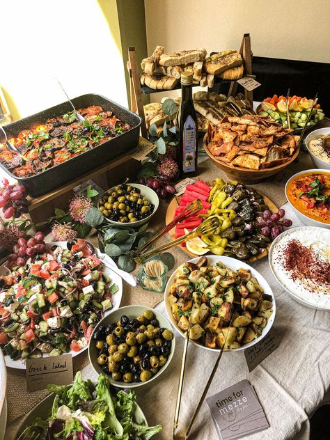 Greek Catering Ideas, Wedding Ideas Mediterranean, Mezze Dinner Party, Mediterranean Buffet Table, Greek Food Wedding Buffet, Greek Food Catering, Medeteranian Party Food, Medditeranean Wedding Food, Mediterranean Food Party Ideas