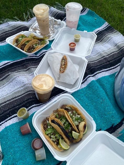 Taco Picnic Date, Taco Picnic, Air Mattress Bedroom Ideas, Truck Picnic, Mexican Picnic, Taco Date, Truck Bed Date, Car Picnic, Picnic Dates