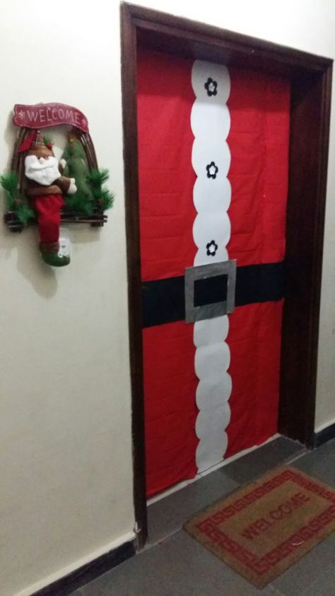 Santa Door Decoration For School, Santa Claus Door Decorations, Santa Door Decoration, Door Decorations Christmas, Winter Door Decorations Classroom, Christmas Boarders, Santa Claus Dress, Diy Christmas Door Decorations, Door Decorations Classroom Christmas