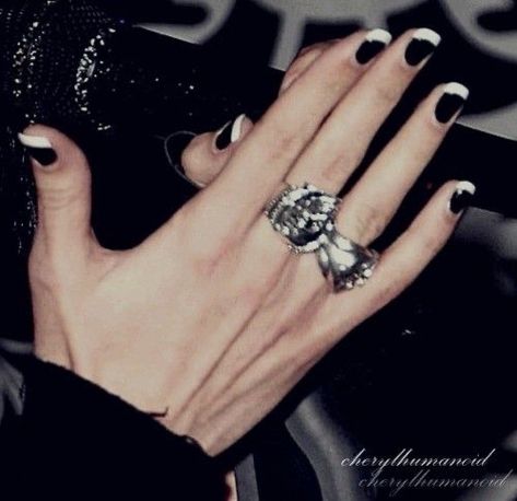 Star Nail Designs, Band Nails, Tokyo Hotel, Grunge Nails, Tokyo Hotels, Almond Acrylic Nails, Bill Kaulitz, Star Nails, Tom Kaulitz