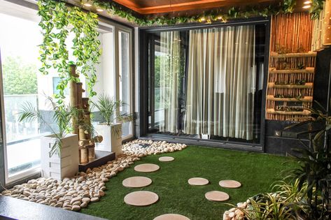 Small Balcony Design Apartments, Modern Balcony Design, Small Patio Decor, Pebble Garden, Garden Court, Modern Balcony, House Balcony Design, Small Balcony Design, Fake Grass