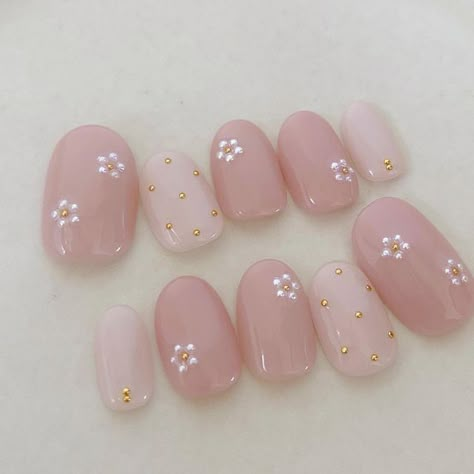 Cool Wedding Nails, Simple Nail Polish Ideas, Easy Spring Nail Ideas, Spring Nails Pink, Simple Nail Art Ideas, Japan Nail, Spring Nails Ideas, Minimal Nails Art, Korean Nail Art