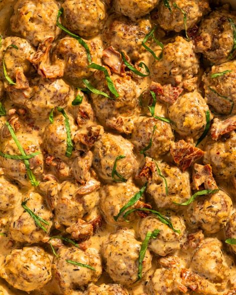 Yummy Meatballs, Creamy Chicken Dinner, Chicken Meatballs Recipe, Baked Chicken Meatballs, Hamburger Dishes, Sun Dried Tomato Sauce, Chicken Meatball Recipes, Chicken Balls, Marry Me Chicken