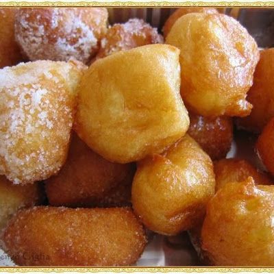 Fried Dough / Sfingi @keyingredient Deep Fried Bread Dough, Fried Dough Balls, Italian Fried Dough Recipe, Deep Fried Cookie Dough Balls, Bulgarian Fried Dough, Fried Bread Recipe, Ny Food, Fried Dough, Fry Bread