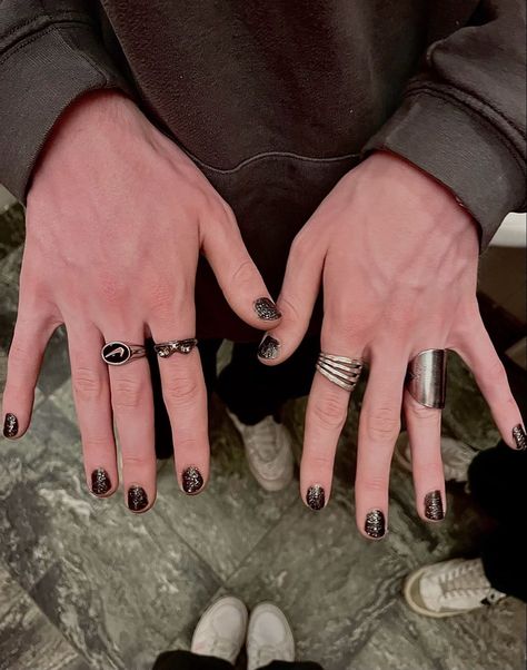 Bathroom aesthetic Black Nails Male Aesthetic, Black Nail Paint Aesthetic, Guys With Nails Painted, Masc Rings Aesthetic, Masc Hands With Rings, Men Nails Aesthetic, Black Nails Men Aesthetic, Chipped Nails Aesthetic, Guy Painted Nails