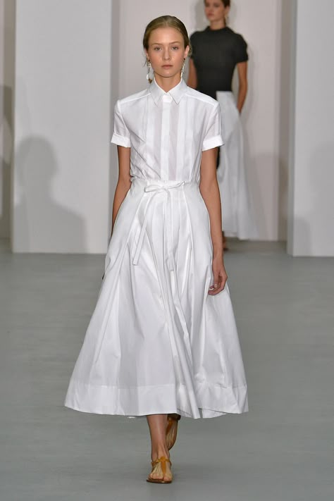 Jasper Conran SS17 Womenswear Collection Jasper Conran, Moda Vintage, White Fashion, London Fashion Week, Spring Summer Fashion, Perfect Dress, Fashion Show, A Woman, Ready To Wear