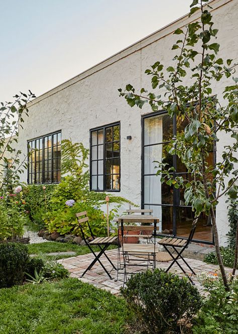 A Dreamy, Nostalgic Family Home in Melbourne's Suburbs Patio Off Bedroom, Boulder House, Most Beautiful Gardens, Stone Path, Family Garden, Magical Garden, Garden Landscape Design, Back Gardens, Small Patio