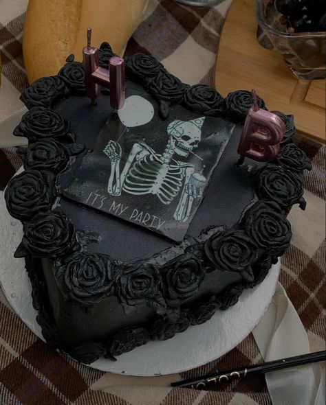 Gothic aesthetic bento cake
Black cake
Cake design
Cake birthday 
Gothic cake 
Skelton cake 
Black cake 
Halloween cake 
Cake decorating 
Cake for man 
Cake for girls 
Cake aesthetic 
Bento cake 
Bento cake design
Торт 
Торт на день рождения 
Торт чёрный Black Bento Cake, Gothic Birthday Cakes, Goth Cakes, Scary Cakes, Gothic Cake, Vintage Birthday Cakes, Cake Aesthetic, Aesthetic Goth, Mini Cakes Birthday