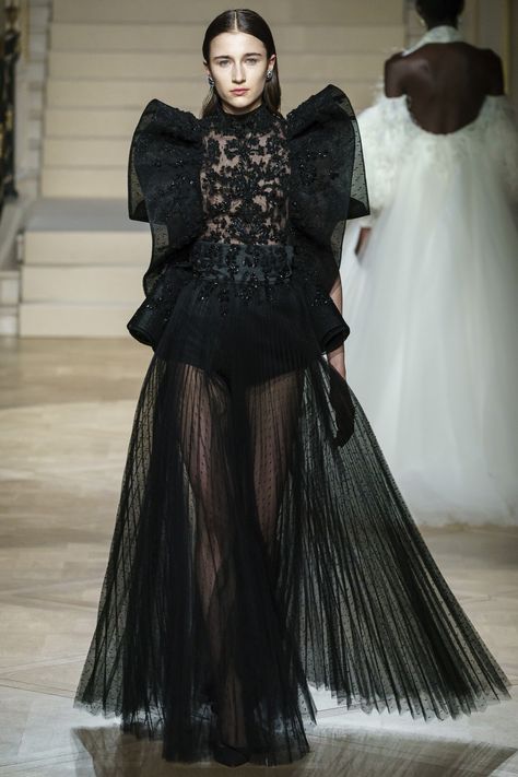 Gothic Fashion Runway, Current Aesthetic, Ashi Studio, 2019 Couture, 2019 Runway, Jenner Family, Fashion Runway, Kardashian Jenner, Fashion Images