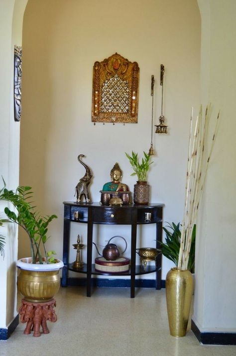 Jharokha Decor Living Room, Entryway Indian Decor, Brass Home Decor Indian, Indian Decoration Ideas House, Corner Decorating Ideas Entryway, Indian Foyer Decor Entryway, Buddha Corner Decor, Brass Decor Indian Living Rooms, Zen Entryway Ideas