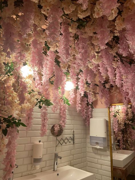 Flower Hanging From Ceiling Bedroom, Floral Room Decor Diy, Fake Pink Flowers Decor, Flowery Bathroom Ideas, Flower Ceiling Decorations, Shower Flowers Bathroom, Flower Wall In Bathroom, Wisteria Vines Bedroom, Room With Flowers Decor