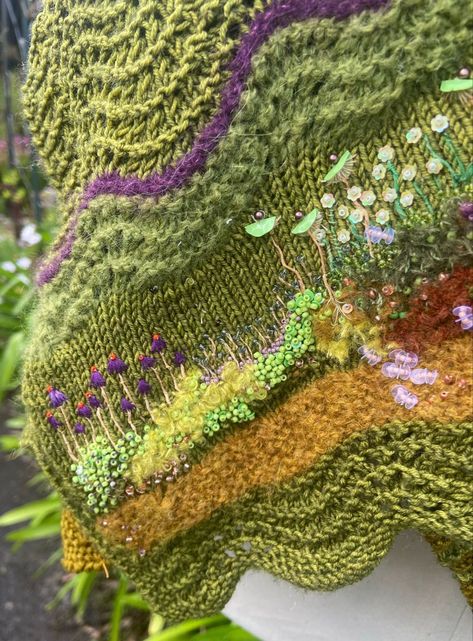 Goblincore Crafts, Crochet Lichen Pattern, Lichen Embroidery, Moss Textiles, Grandma Activities, Knitting Experimental, Moss And Lichen Embroidery, Crochet Mohair, Textiles Ideas