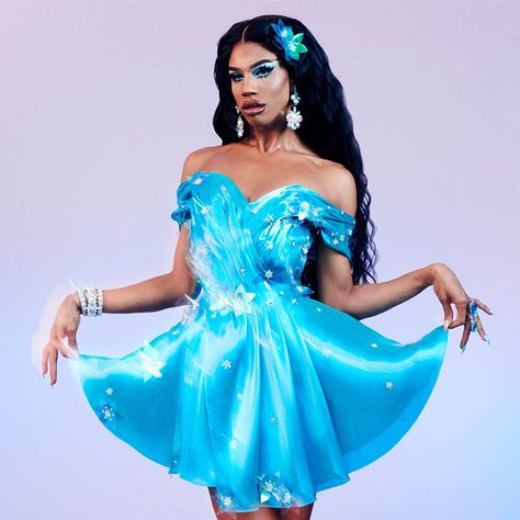 Drag Queen Race, Naomi Smalls, Drag Queen Outfits, Race Outfit, Rupaul Drag Queen, King Outfit, Rupaul's Drag Race, Queen Pictures, Queen Fashion