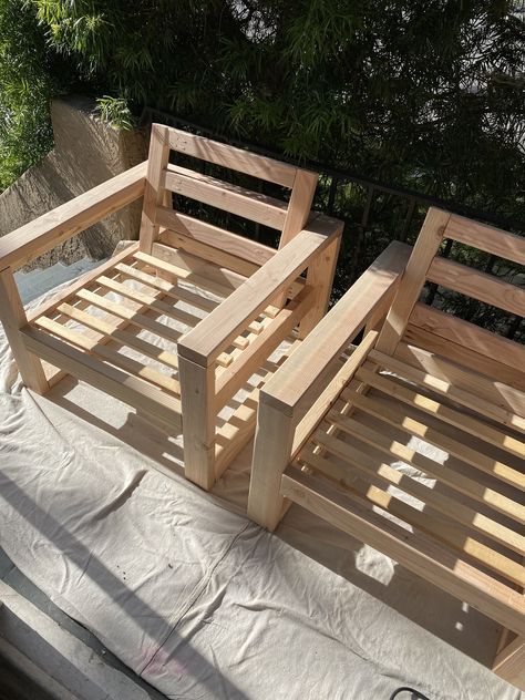 Kursi Outdoor, Patio Chairs Diy, Xo Macenna, Porch Chairs, Wood Patio Furniture, Outside Furniture, Backyard Furniture, Porch Furniture, Outdoor Furniture Plans