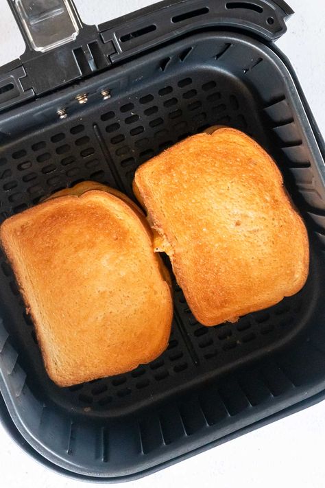 The BEST Air Fryer Grilled Cheese Sandwich Recipe! This easy grilled cheese is extra cheesy, super crispy and so delicious! One of our favorite air fryer recipes for an easy comfort food meal! Air Fryer Grilled Cheese, Easy Grilled Cheese, Making Grilled Cheese, Grill Cheese Sandwich Recipes, Cheese Sandwich Recipes, Best Grilled Cheese, Best Air Fryers, Air Fryer Dinner Recipes, Easy Comfort Food